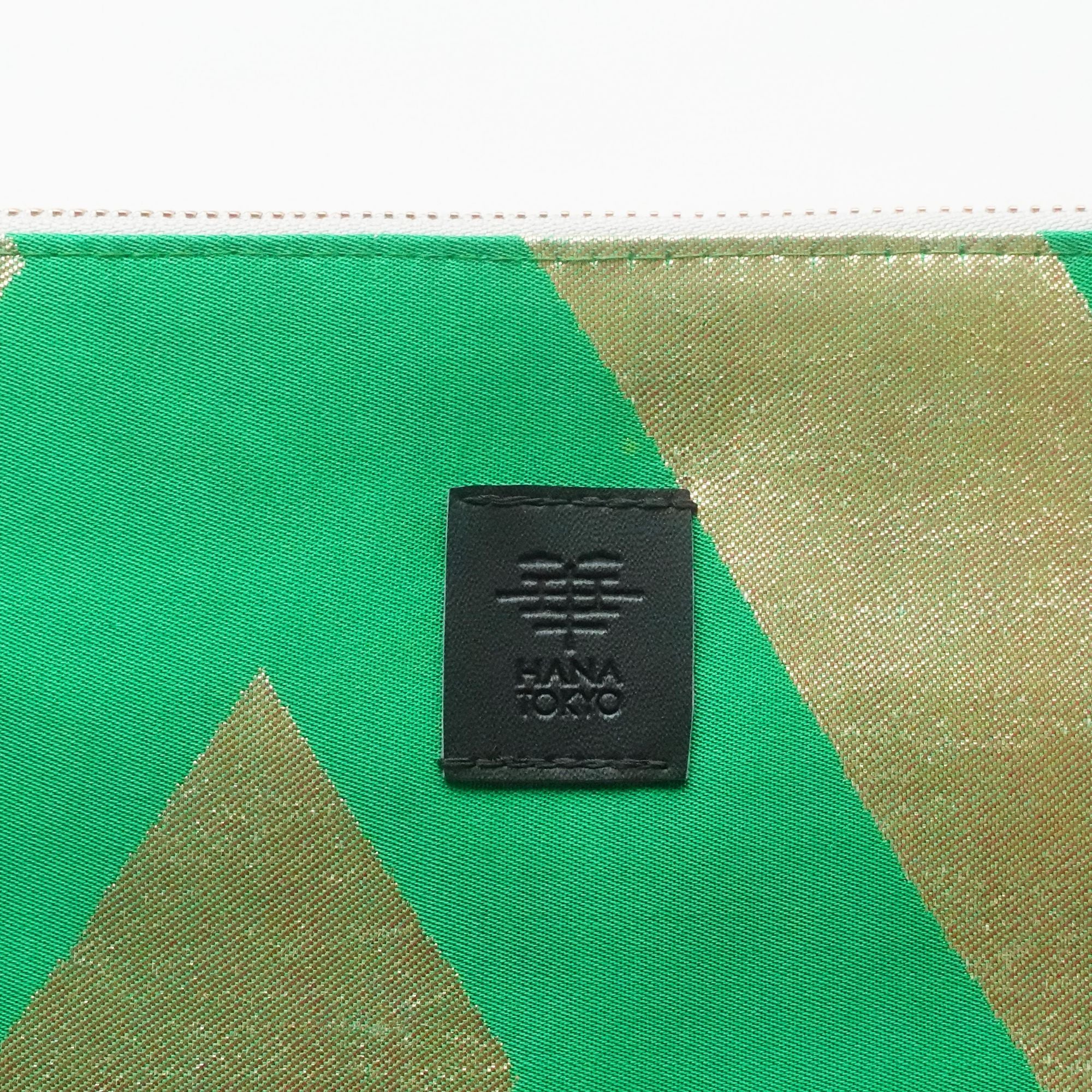 HANA TOKYO / 帯ノートパソコンケース [ グリーン×ゴールド 紗綾形 ] Laptop sleeve