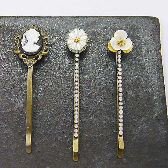 Shell beads flower motif hairpin