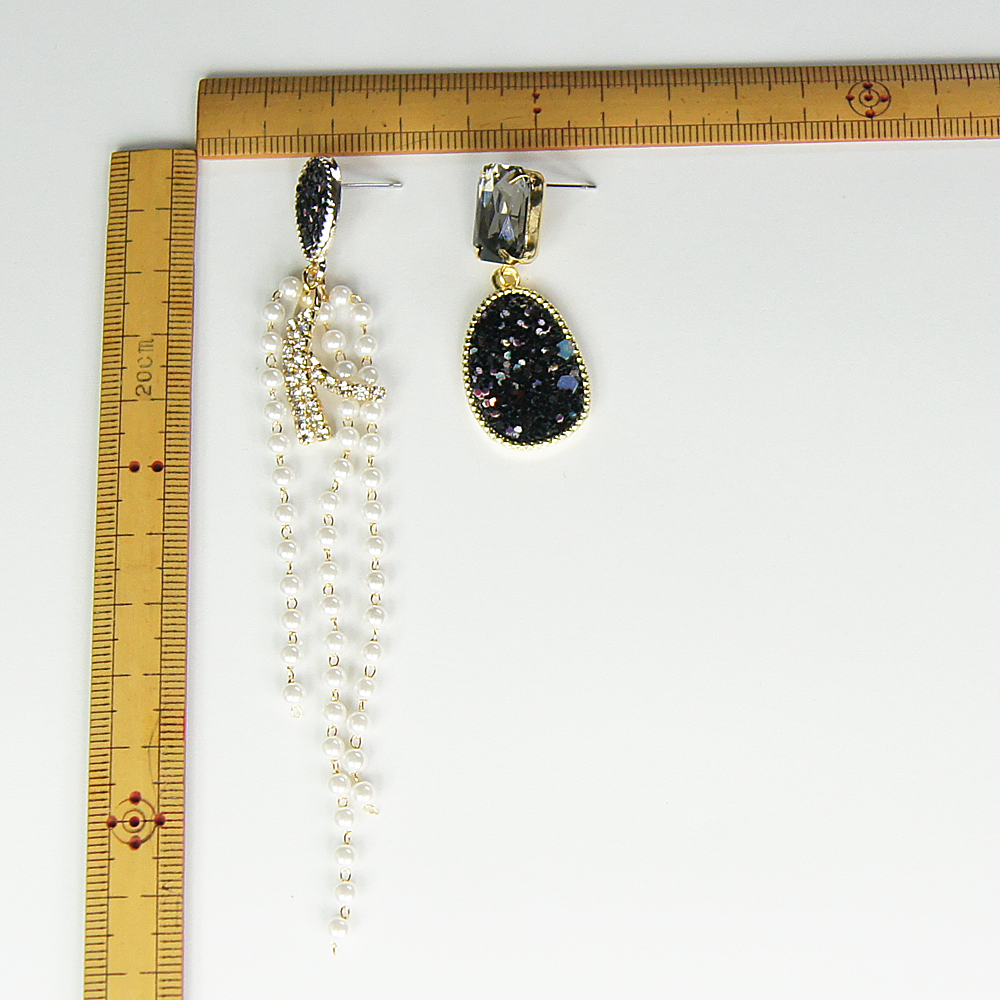 Illumination earrings day / night