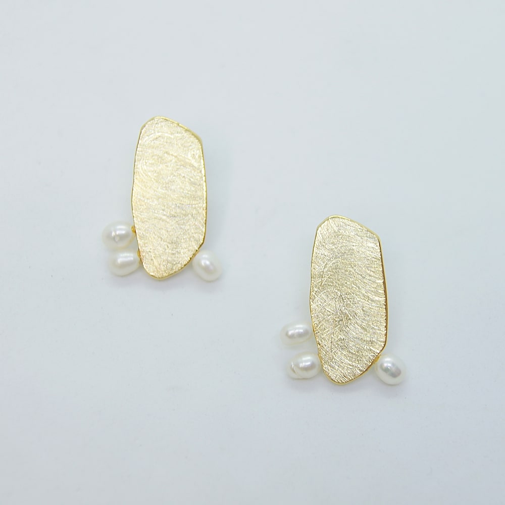 Freshwater pearl x gold (pierced earrings)