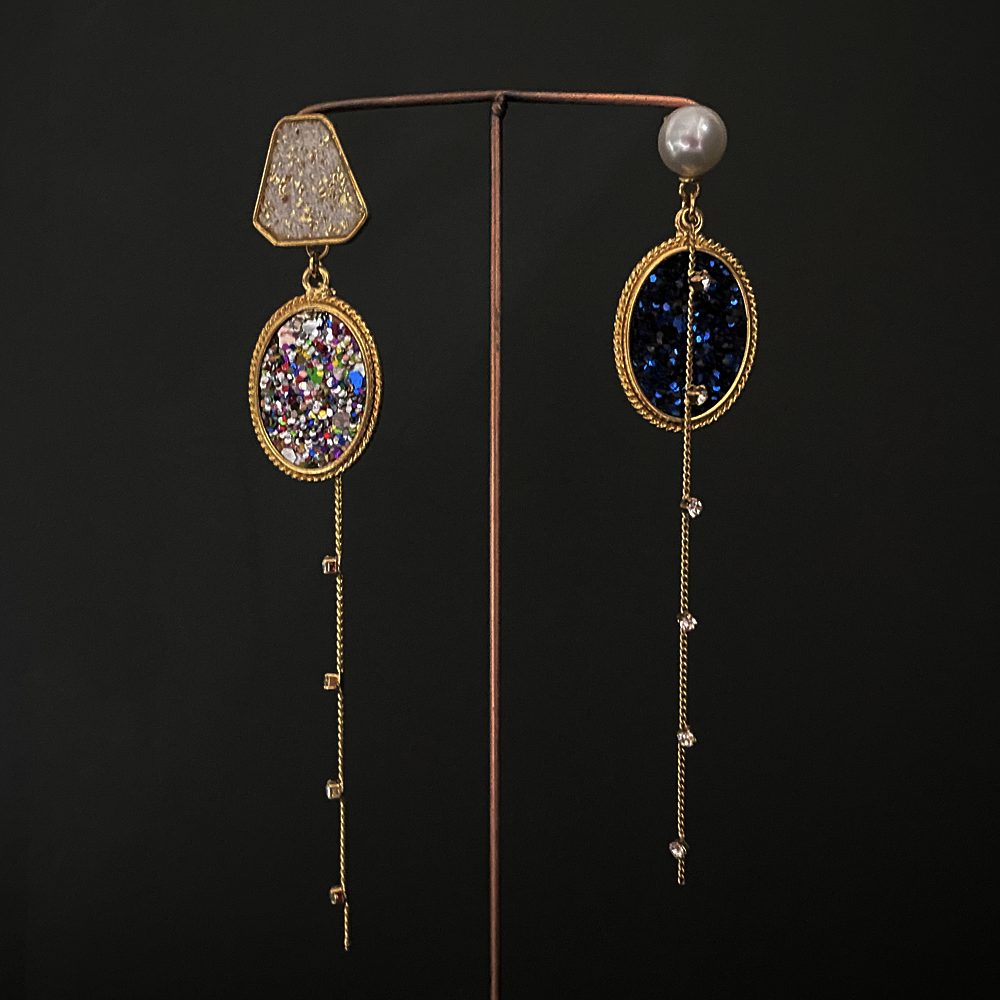 Illumination earrings day / night