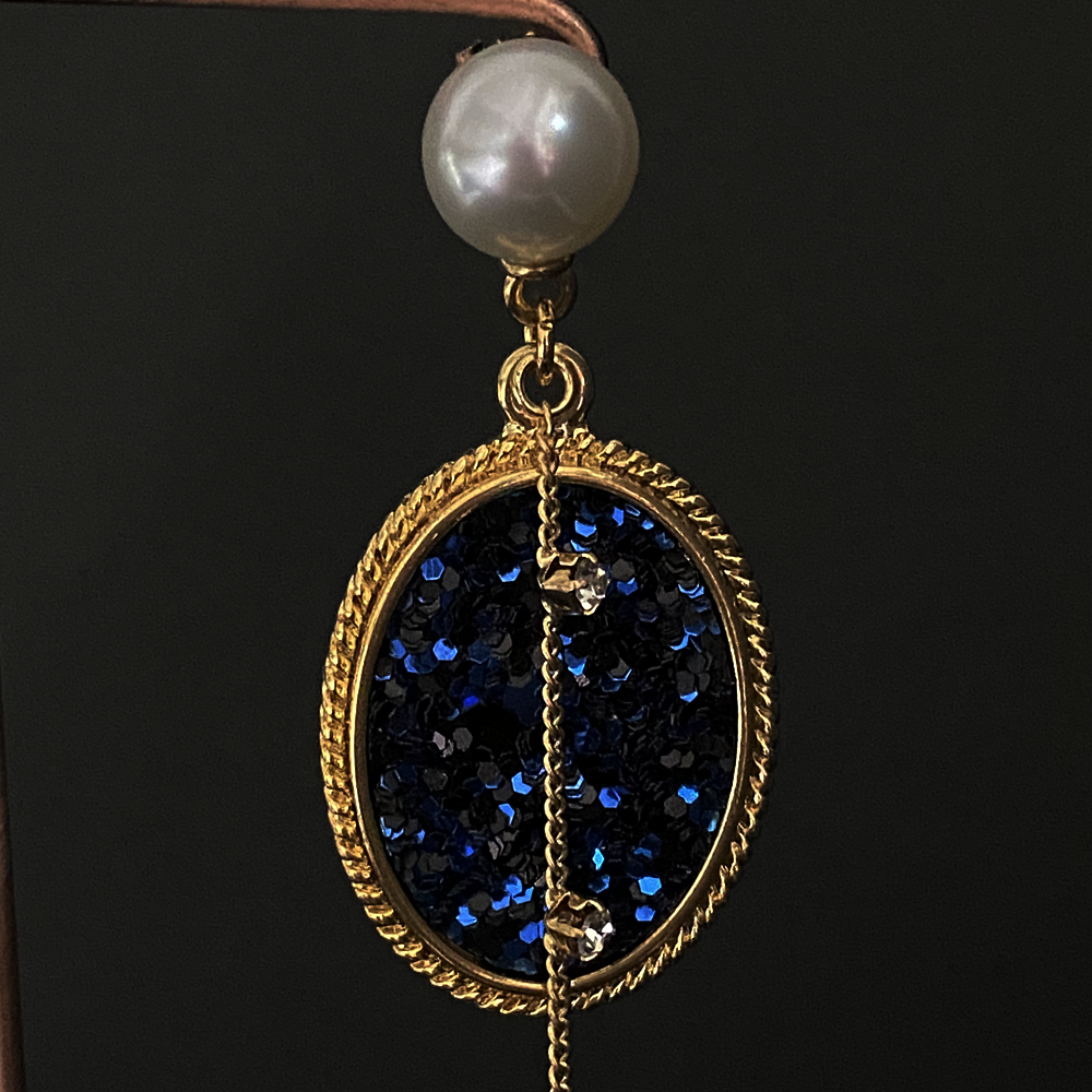 Illumination earrings day / night