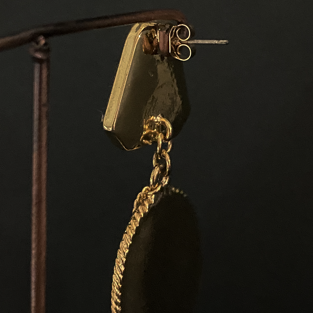 Illumination earrings day / night