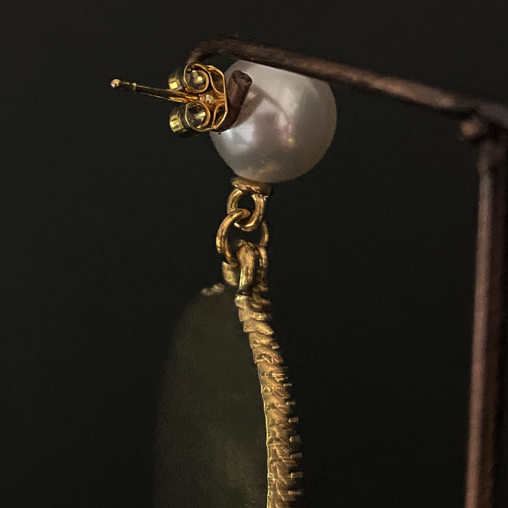 Illumination earrings day / night