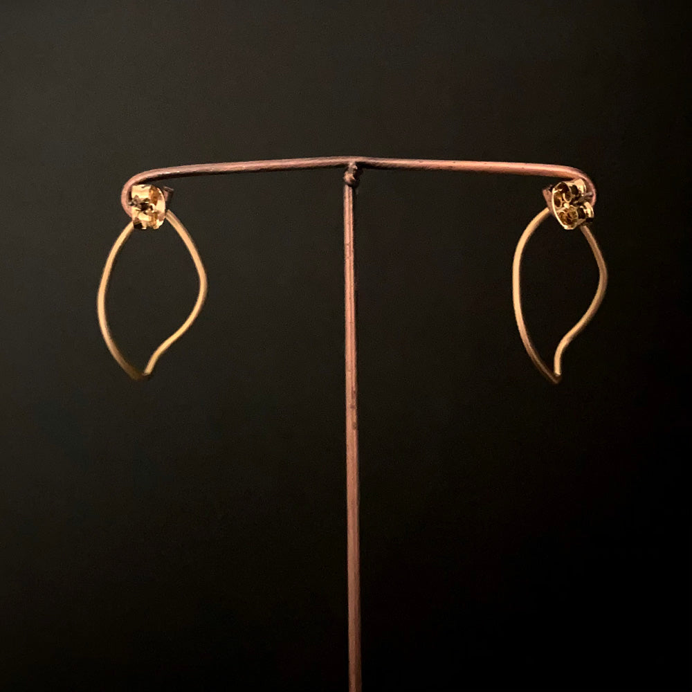 Solid (pierced earrings) leaf / cube