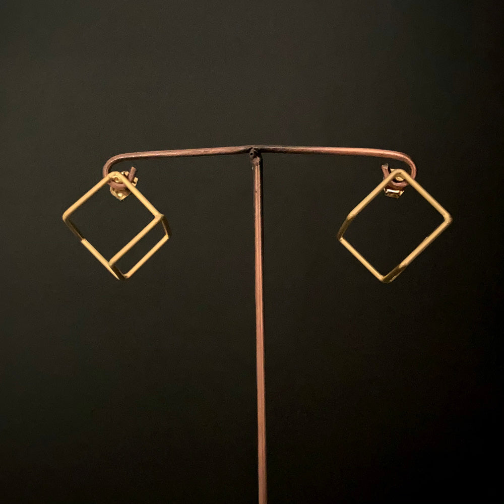 Solid (pierced earrings) leaf / cube