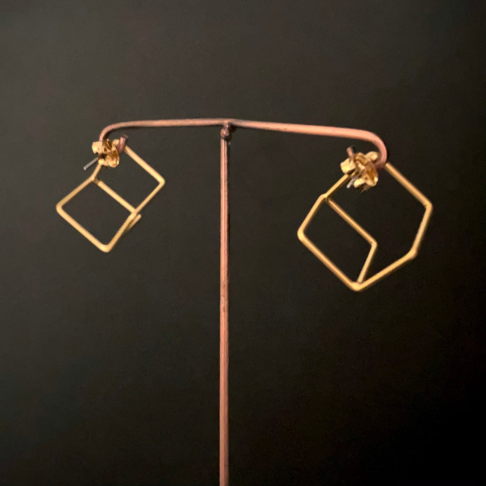 Solid (pierced earrings) leaf / cube