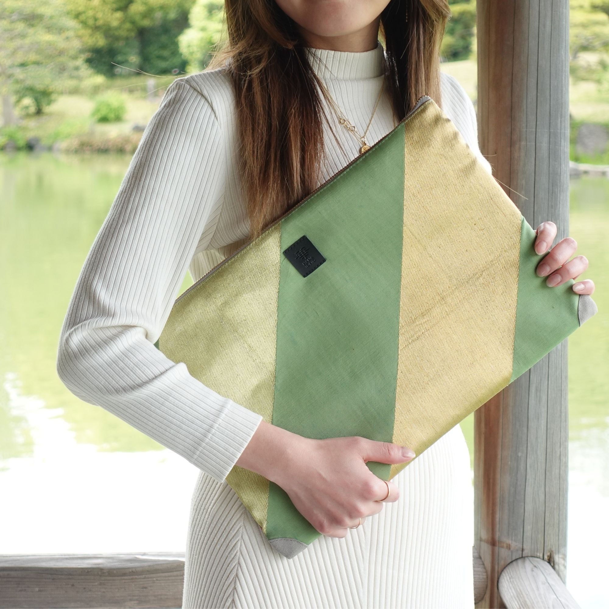 HANA TOKYO / 띠 노트북 케이스 [피스타치오 그린×골드 줄무늬] Laptop sleeve