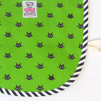 BABYBIB [Black cat] pink/green