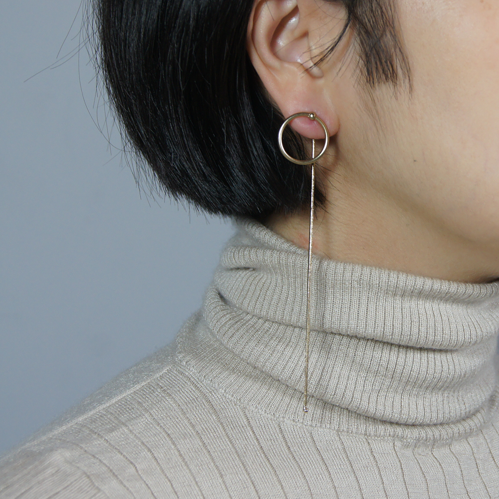 Circle gold earrings