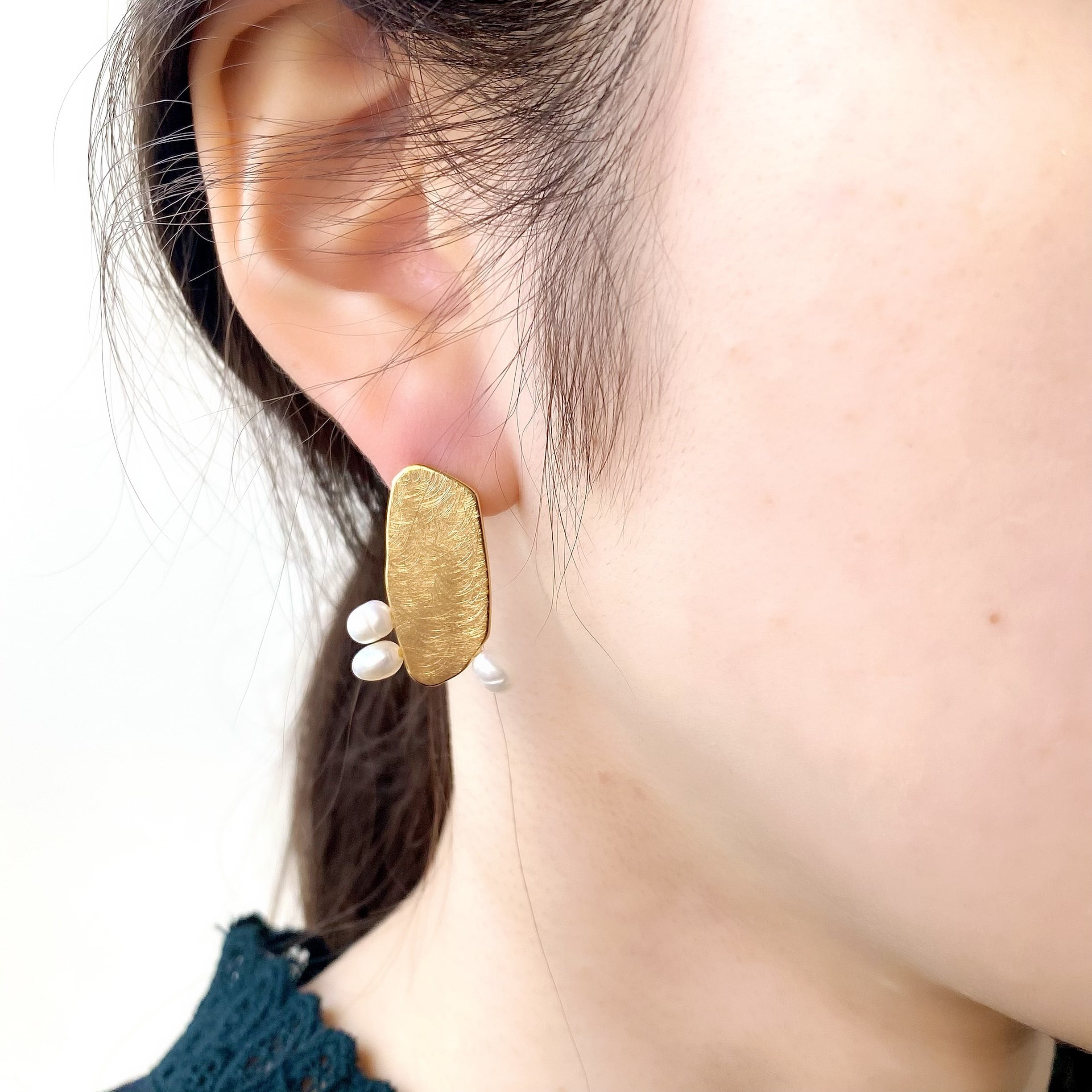 Freshwater pearl x gold (pierced earrings)
